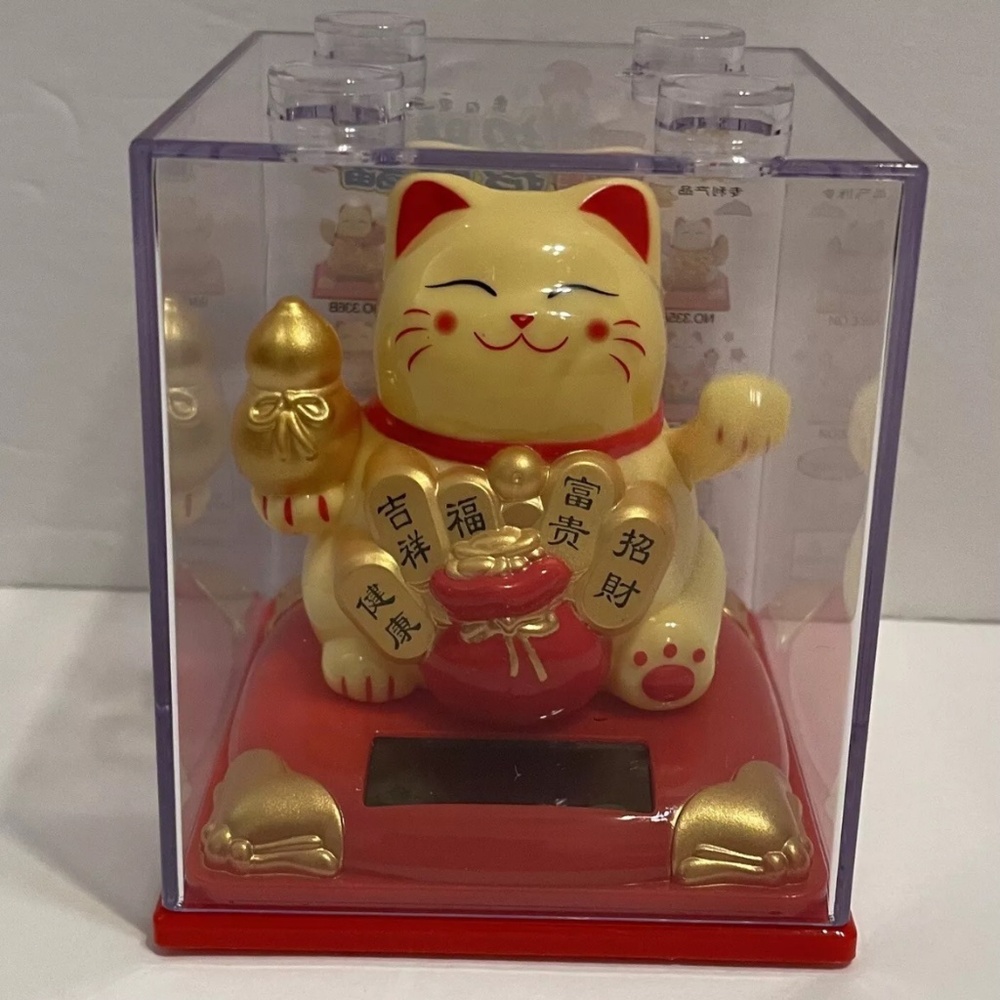 Solar powered  Lucky Cat figurine -Yellow (New)